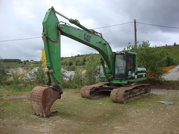 Cat 320b l.JPG